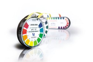 MERCK 109560 pH-indicator paper pH 0.5 - 5.0 Roll (4.8 m) with colour scale pH 0.5 - 1.0 - 1.5 - 2.0 - 2.5 - 3.0 - 3.5 - 4.0 - 4.5 - 5.0 Acilit