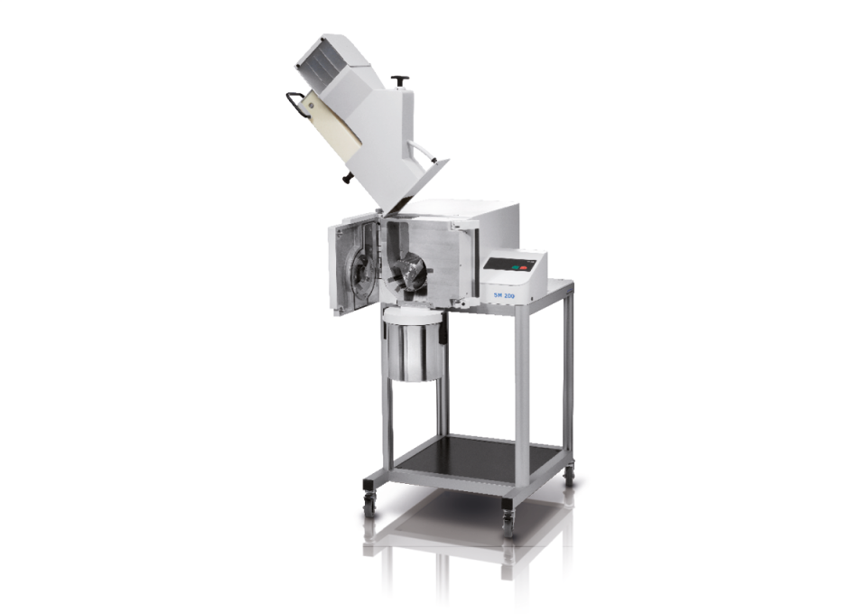 RETSCH SM 200 Kesmeli Öğütücü - < 60 × 80 mm giriş, 0,25–20 mm çıkış